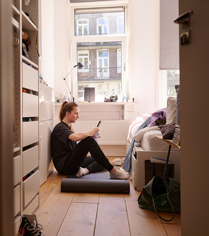 studenten wonen same in huis en doen activiteiten