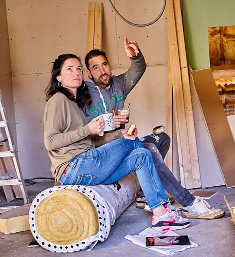 Duurzaam, isoleren, huis, woning, nieuw huis, nieuwe woning, stel, klussen, verbouwen, verbouwing, verhuizen, verhuizing, duurzaam wonen, wonen, klus, aannemer, begroting, budget, bouwplaats, isolatie, verduurzamen