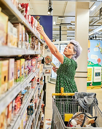 winkelen in supermarkt