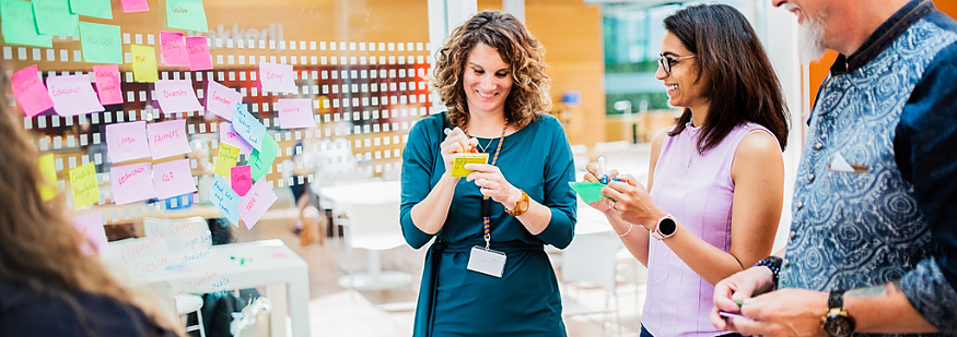 Brainstormsessie collega's - Hybride werken thuis, onderweg en op kantoor